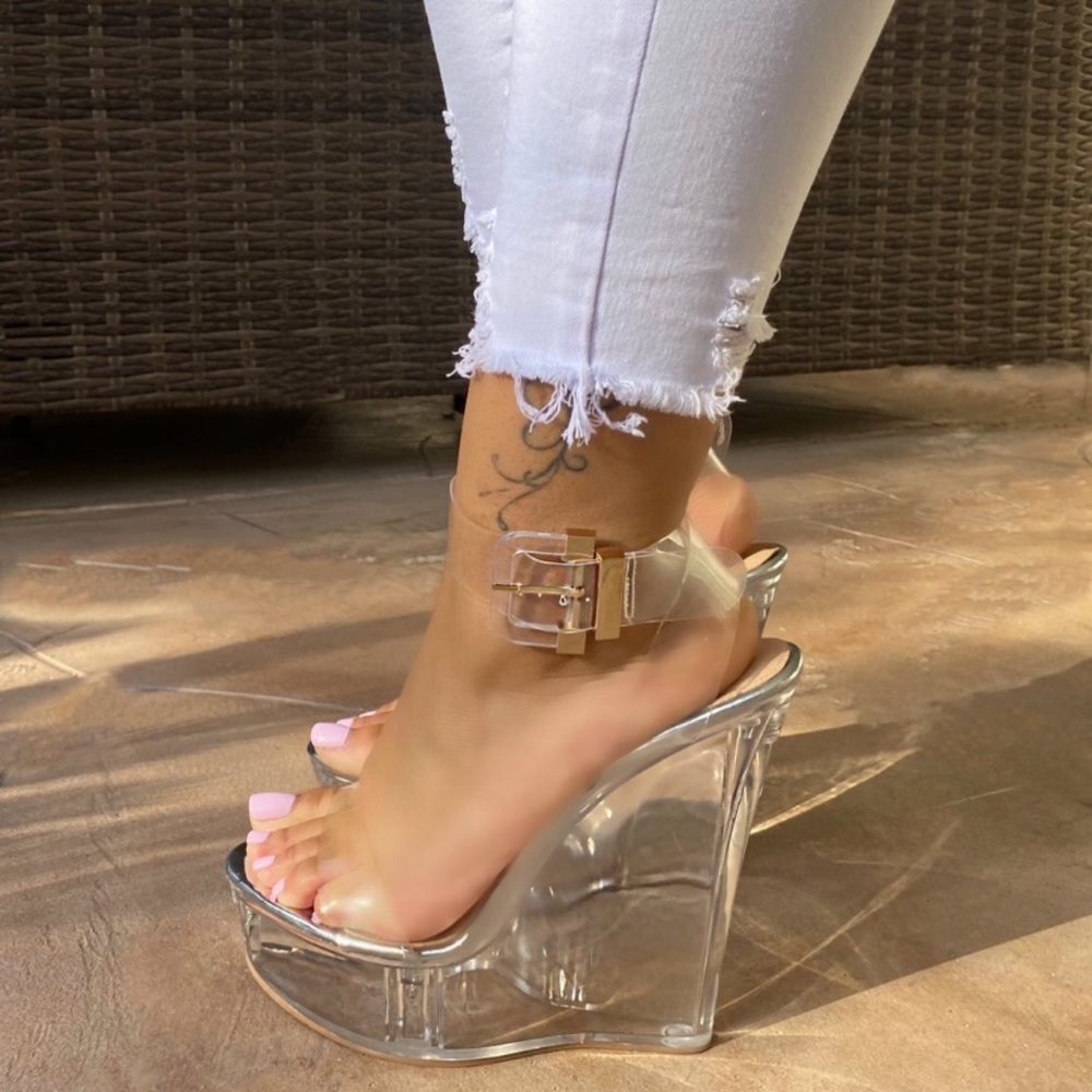 Clear Wedges
